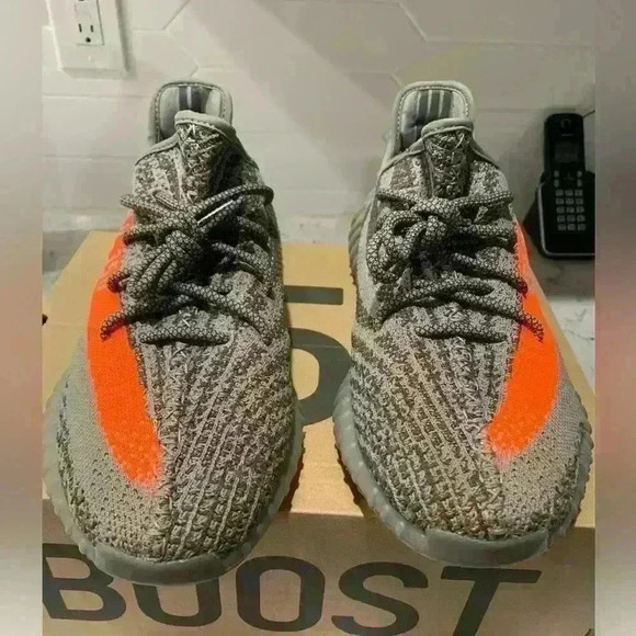 Yeezy Boost 350 V2 size 11 - Picture 3 of 10